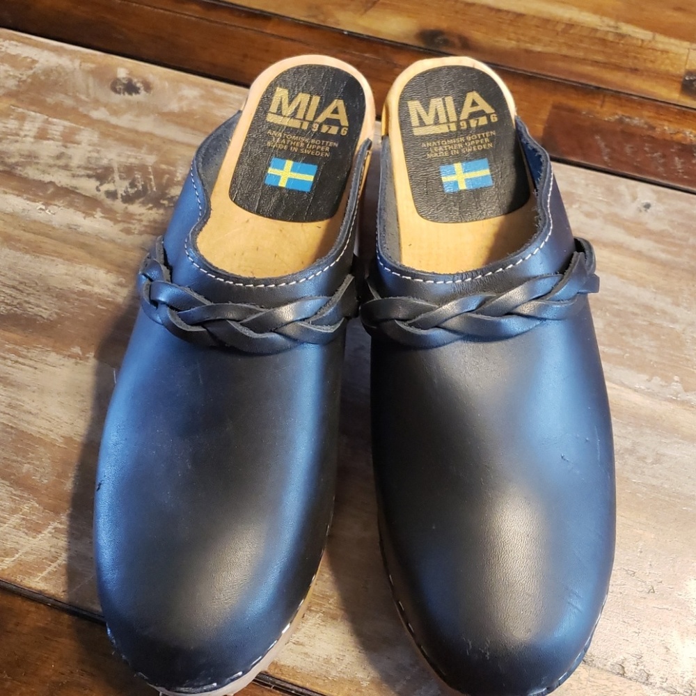 MIA clogs